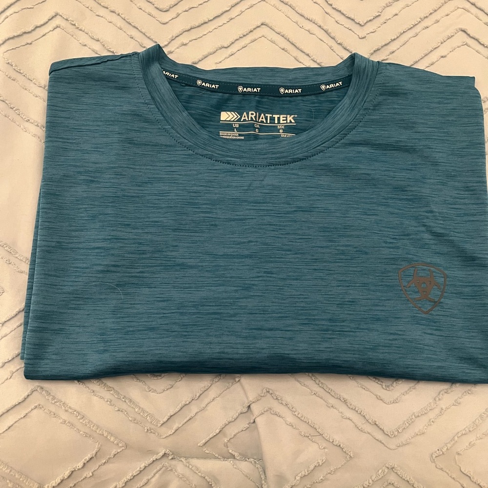 Ariat  Tek Men’s size Large shirt